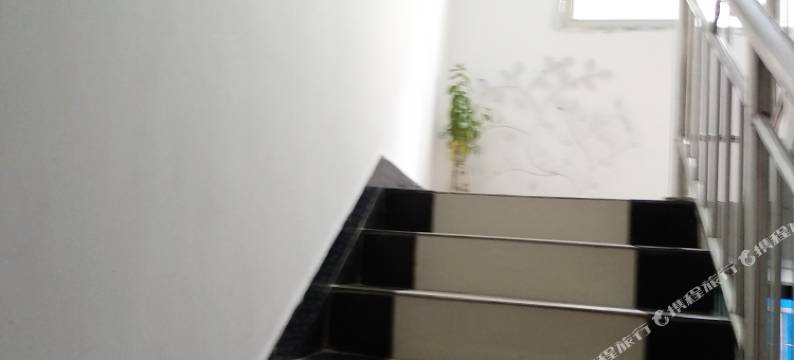 驿旅阳光客栈(武汉纺织大学外经贸学院藏龙岛校区光谷职业学院店)图片