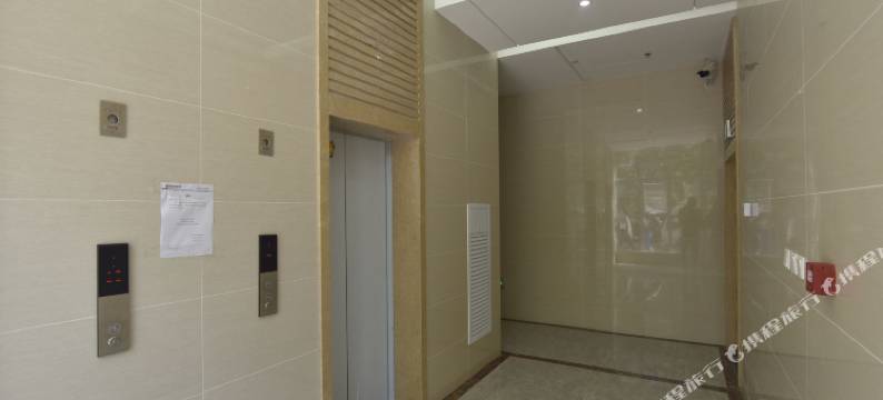 柚子电竞酒店(青岛台东步行街店)图片