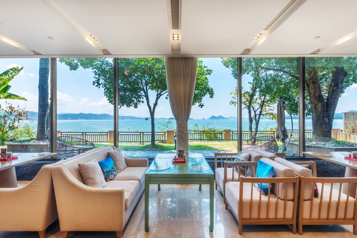 Warm Island Elegant Art Hotel Hotel Overview