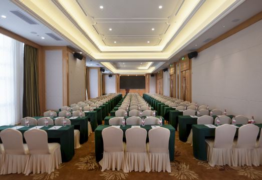 Vienna Hotel (Shenzhen Henggang Metro Station)Hotel Overview