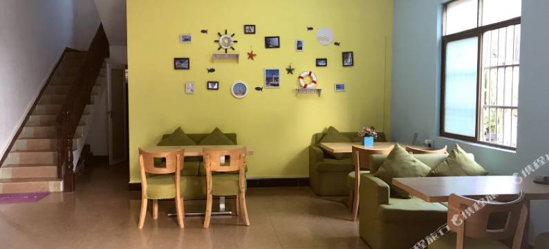 涠洲岛花儿开了海边客栈图片