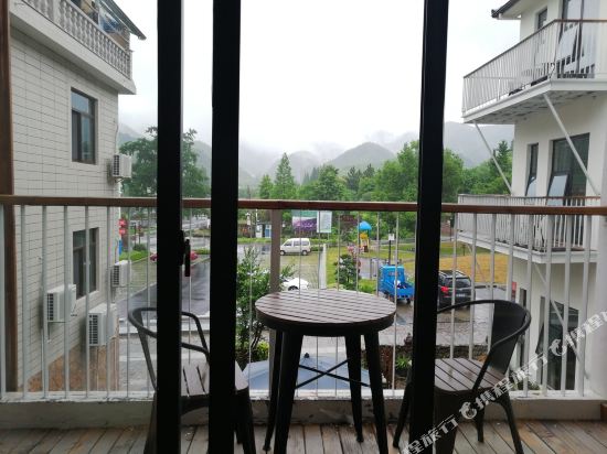 安吉胡青法客栈