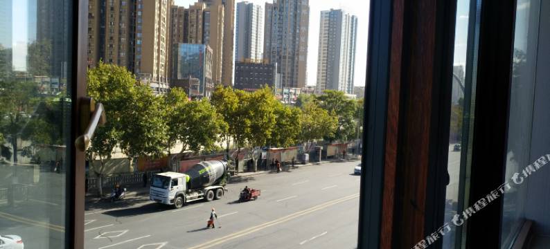 十堰逸家时尚公寓图片