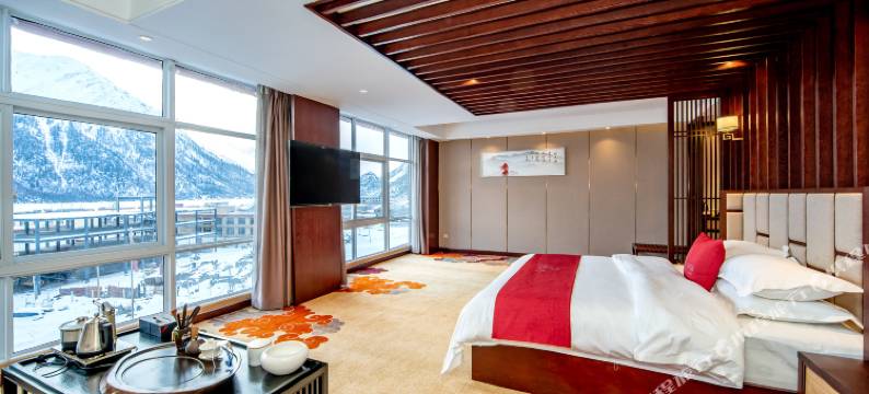 八宿紫宸泊阅大酒店(然乌湖店)图片