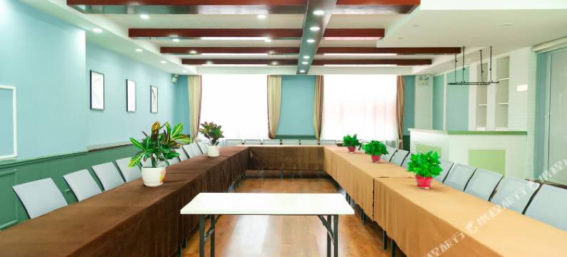 田馨园假日酒店(包头市第二十八中学店)图片