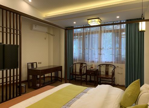 Xinlongmen GuesthouseHotel Overview