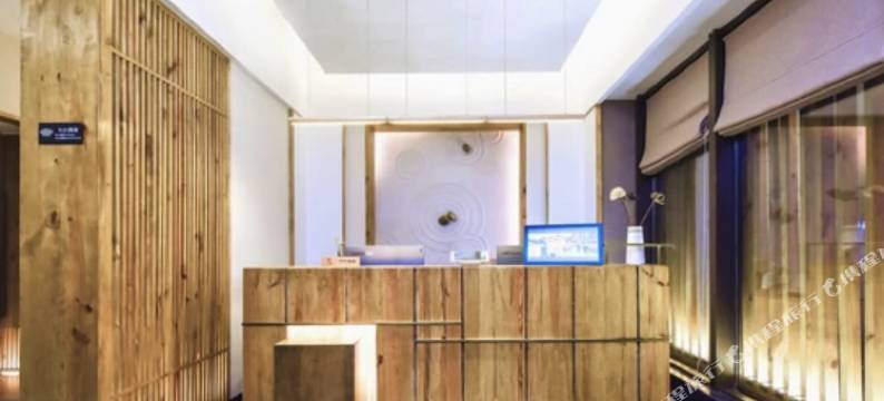 重庆记忆酒店(欢乐谷地铁站店)图片