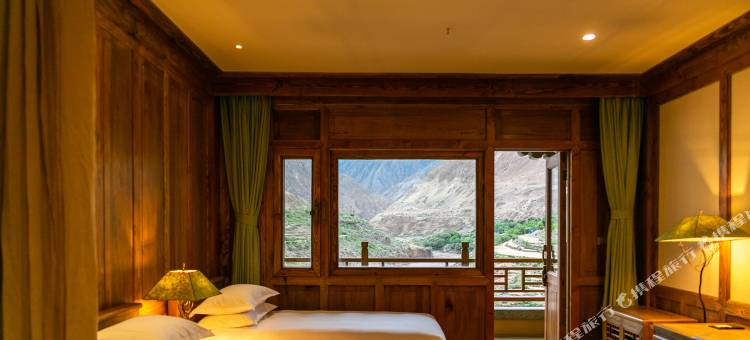 芒康松赞如美山居图片