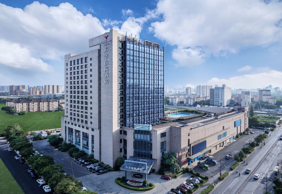 Vanwarm Hotel Over view