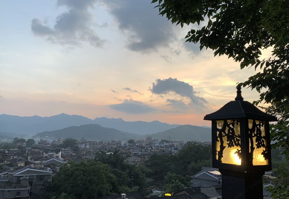 Long lnn Hotel Overview