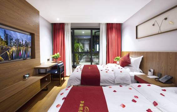 罗曼蒂克酒店(西安高新区造字台地铁站店)