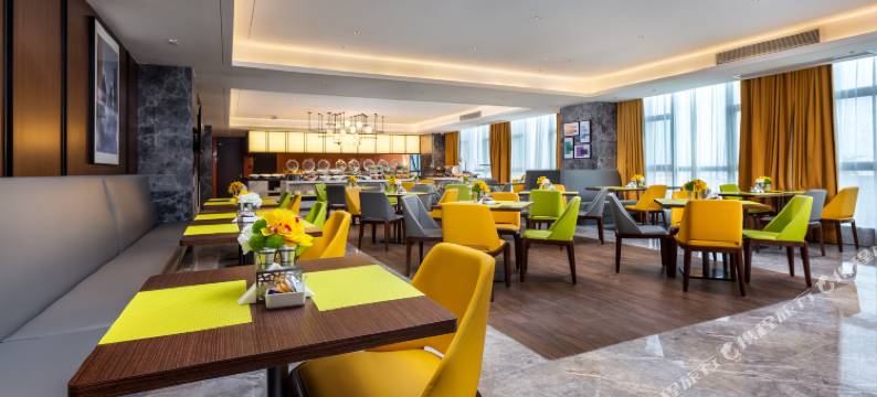 深圳坪山高铁站希尔顿欢朋酒店图片