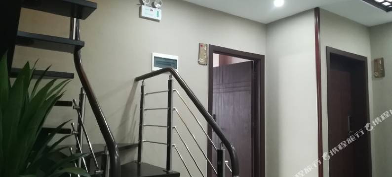 阆中烟雨江畔民宿图片