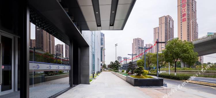 无锡东站翠屏汇酒店式公寓(迎宾广场地铁站店)图片