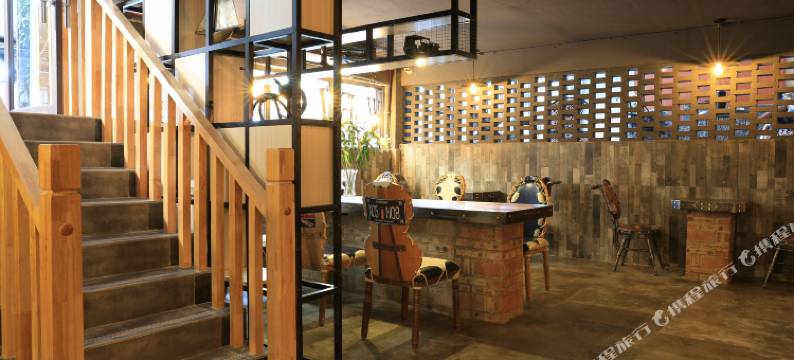 湖畔·忆阁(桂林两江四湖榕湖店)图片