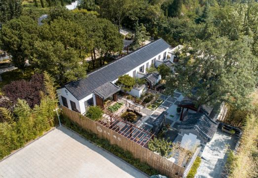 Floral Hotel · Plum Garden Mount TaiHotel Overview