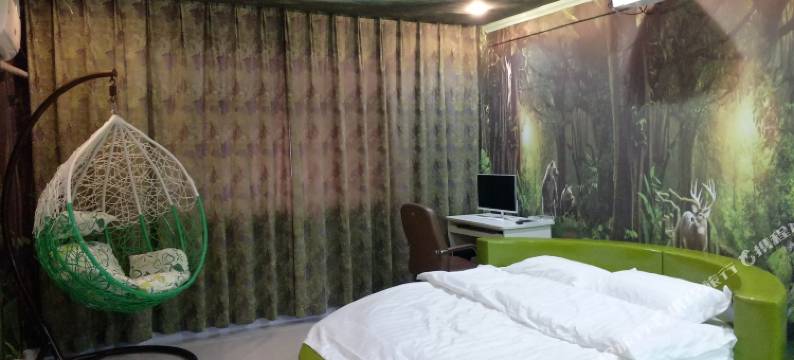 绥中致青春影视主题宾馆图片