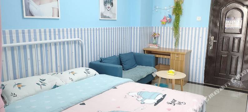 深圳夕阳下的小屋图片