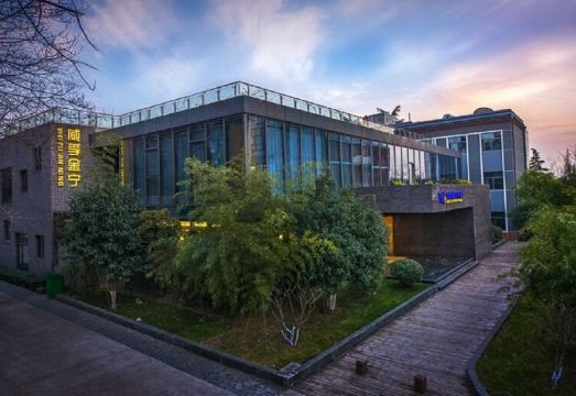 Weifu Jinning Hotel Hotel Overview