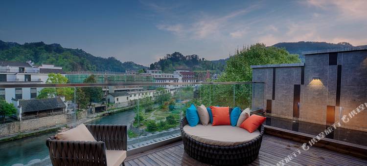 凤凰等你来三生三世江景庭院民宿(凤凰古城沱江店)图片