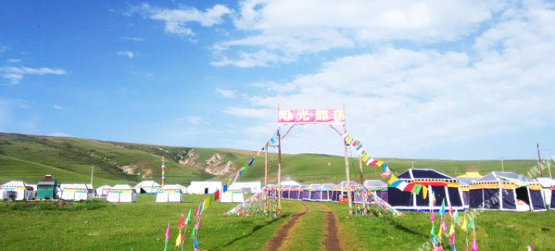 青海湖天边牧人帐篷宾馆图片