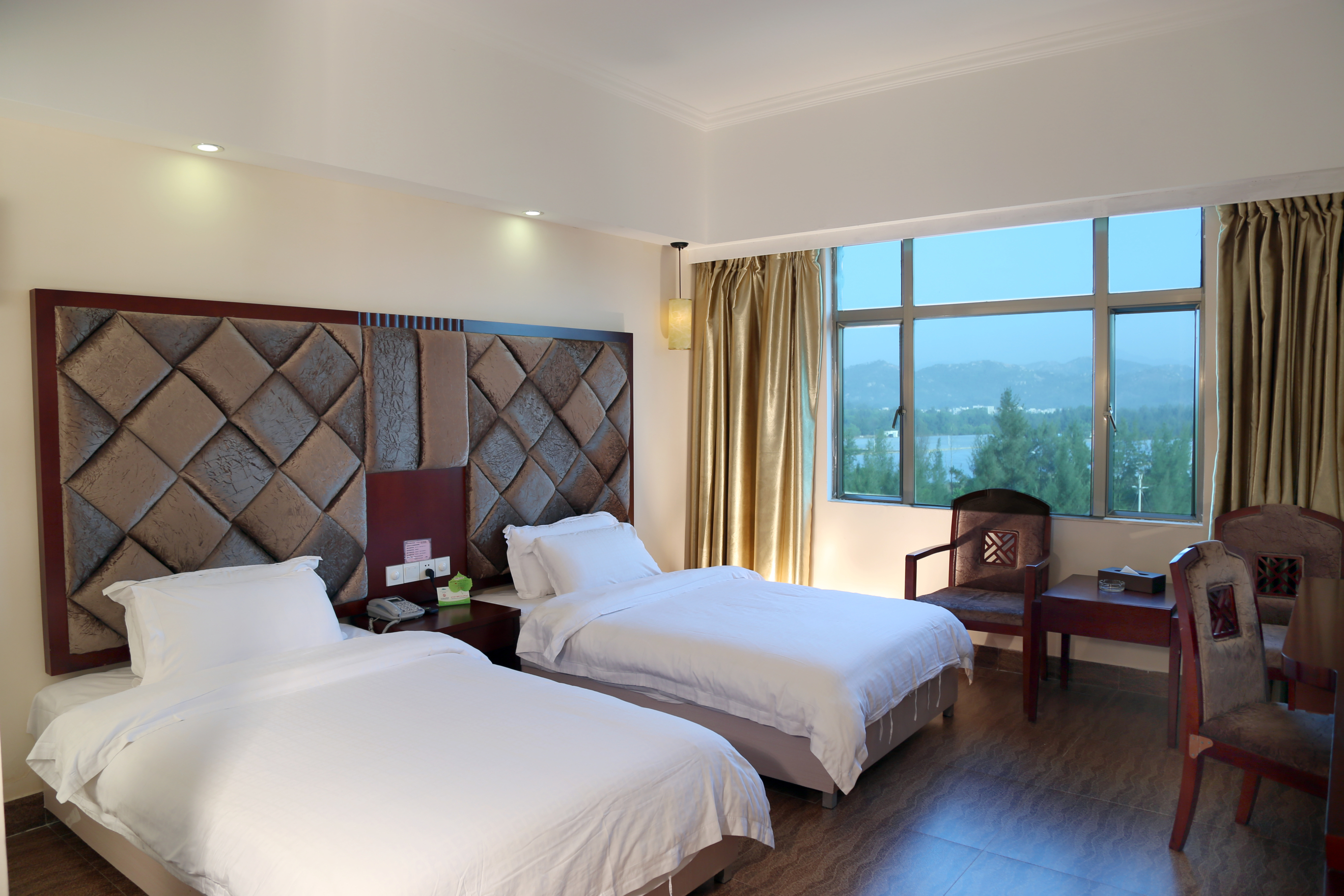 Lion Island Holiday Hotel (Shuangyuewan) Over view