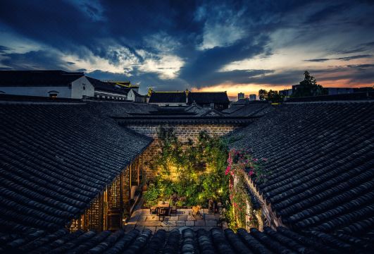 Huaji Hotel Hotel Overview