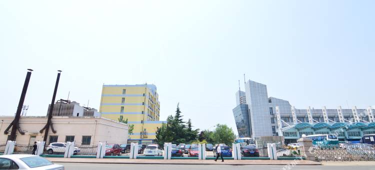 青岛瑞中苑网络宾馆(青岛汽车北站仙家寨地铁站店)图片