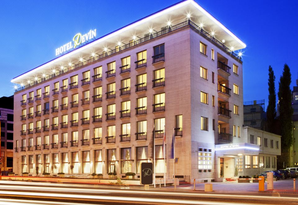 Hotel DevinOver view