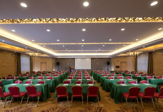 Vienna Hotel (Meizhou City Center) Hotel Overview