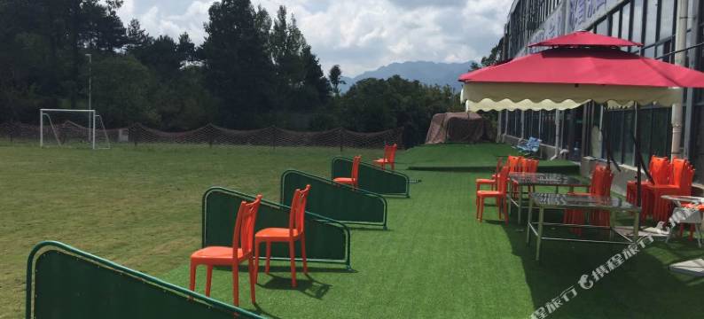 嵩县白云小镇自驾游营地木屋图片