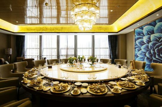 Celebrity HotelHotel Overview