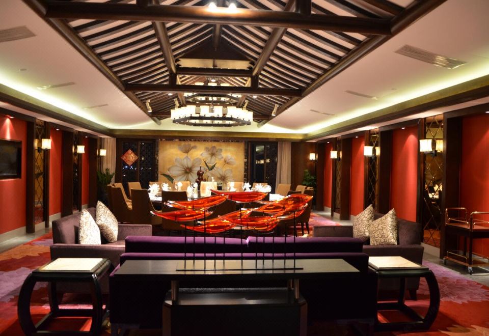 Wyndham Garden Lingshui Hotel Overview