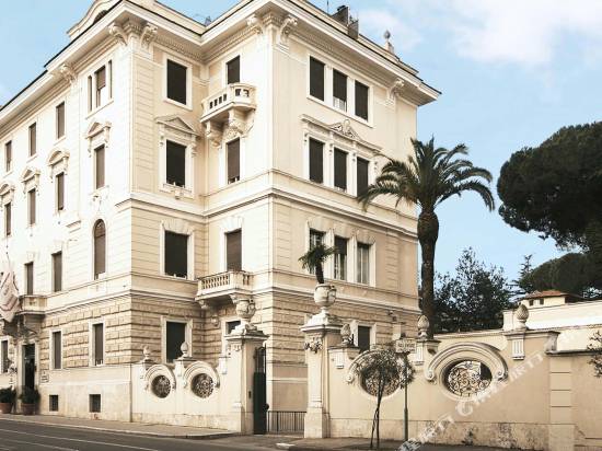 阿爾德羅萬迪城市套房酒店