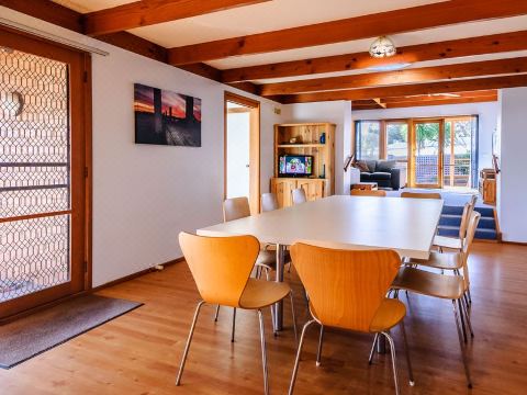 Sandy＇s Place Hotel Overview