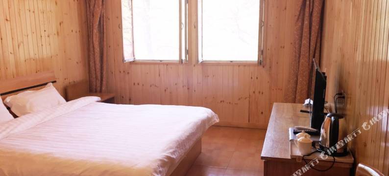 兴隆六里坪国家森林公园森林木屋图片