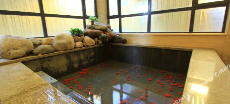 互助彩虹部落温泉别墅图片