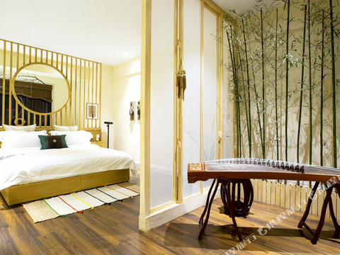 大连艺术酒店(开发区万达广场店)