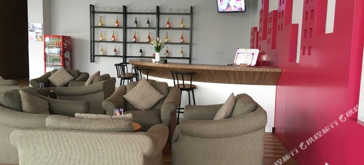 贾巴贝卡芝卡朗菲芙酒店(Favehotel Jababeka Cikarang)图片