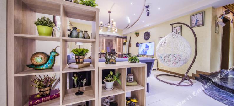 重庆靠地段撑起来的青年旅舍图片