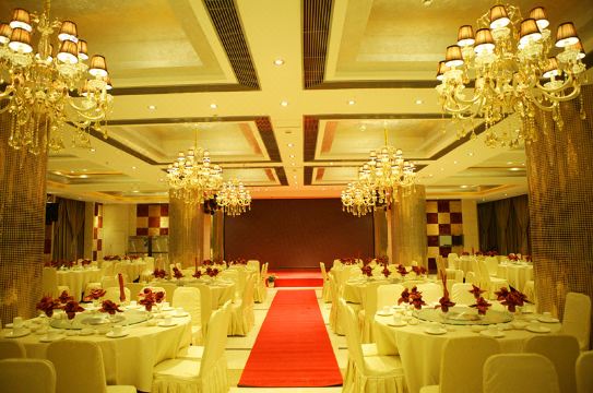 Four Seasons Spring Hotel (Qionghai City Center High-Speed Railway Station Branch) Hotel Overview