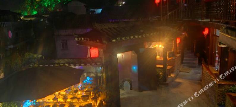 凤凰秋夜山居图片