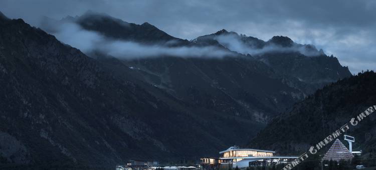 八宿然乌国际自驾房车露营营地图片