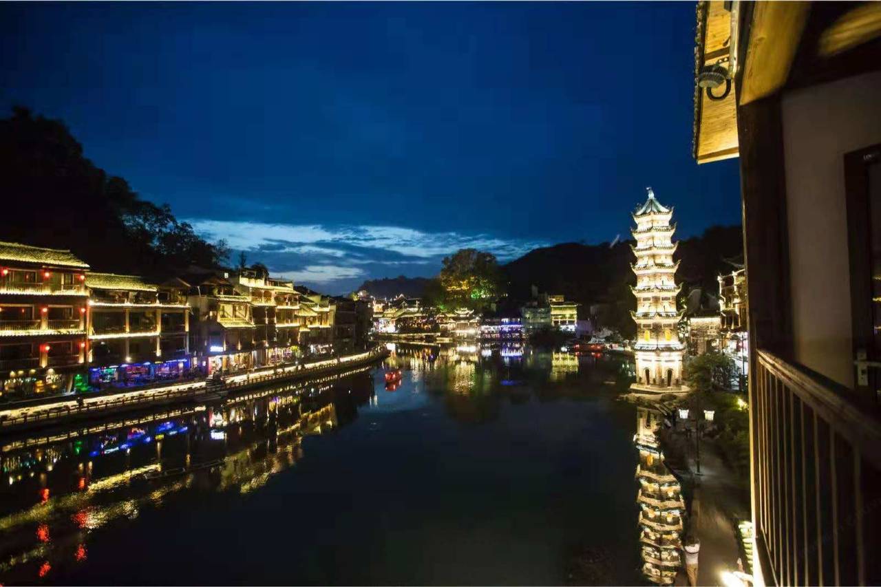 凤凰简韵江景民宿图片