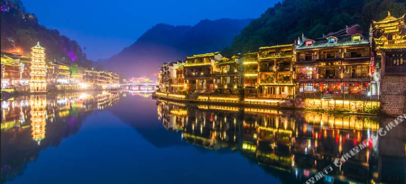 凤凰秋夜山居图片