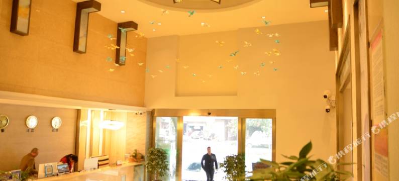 昆明东源大酒店(世纪金源购物中心晓东村地铁站店)图片