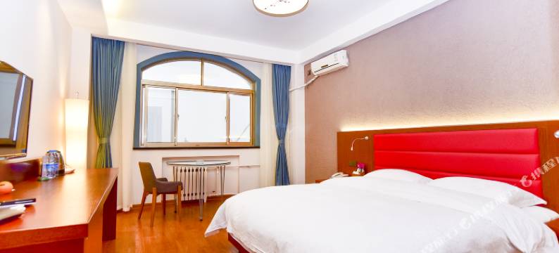 爱尊客酒店(青岛五四广场延安三路地铁站店)图片