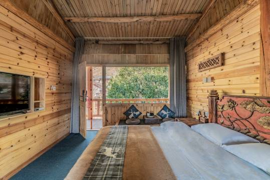 宁蒗泸沽湖素巢木屋