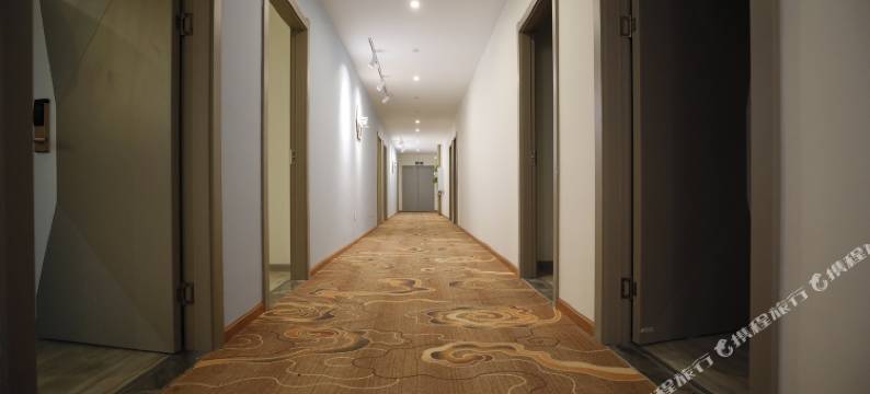 云墨藝術酒店(香格里拉镇稻城亚丁景区店)图片