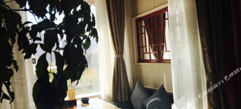 八宿泰洪主题酒店图片